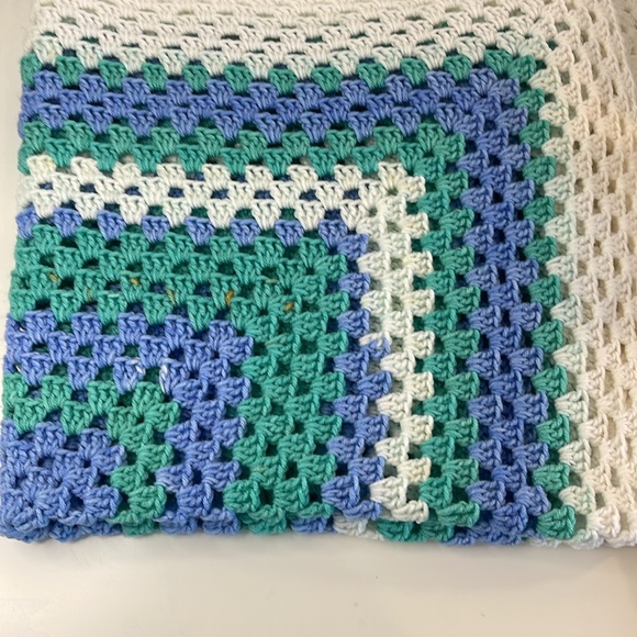 Hand Crochet Granny Square Baby Afghan White Pastel Blue & Teal 38.5'' x 40.5'' - Picture 4 of 7